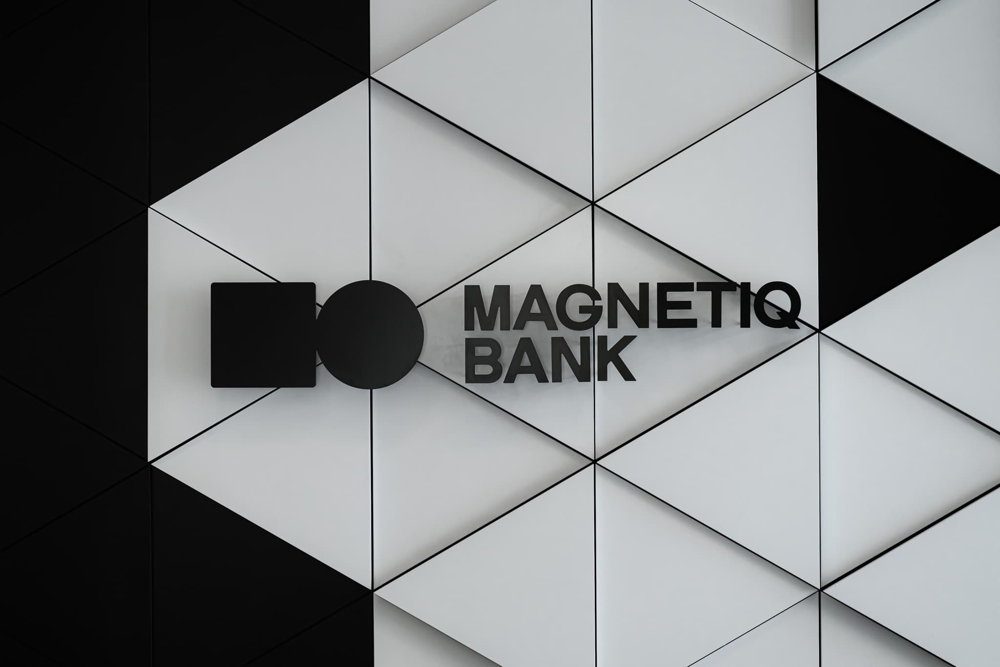 Magnetiq bank